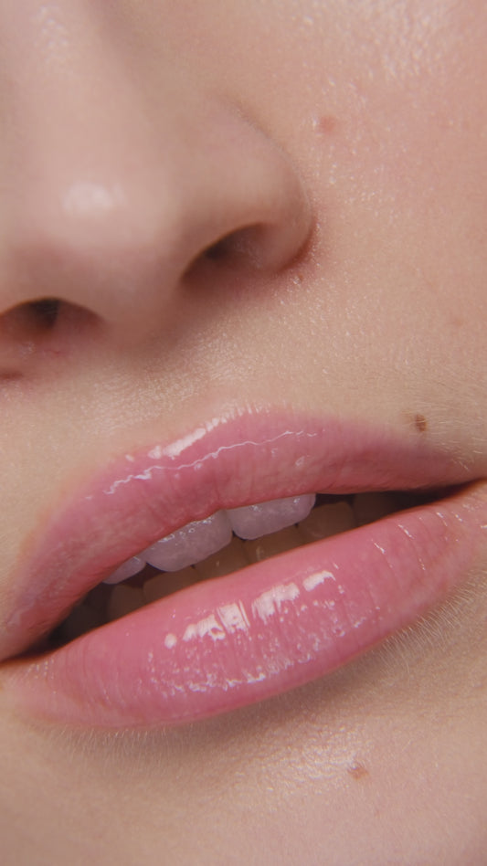 CAMELLIA CHARM Ultimate Nourishing Lip Oil Gloss